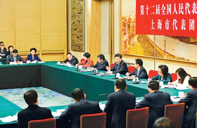 3月5日，中共中央总书记、国家主席、中央军委主席习近平参加十二届全国人大四次会议上海代表团的审议。新华社记者　鞠鹏摄